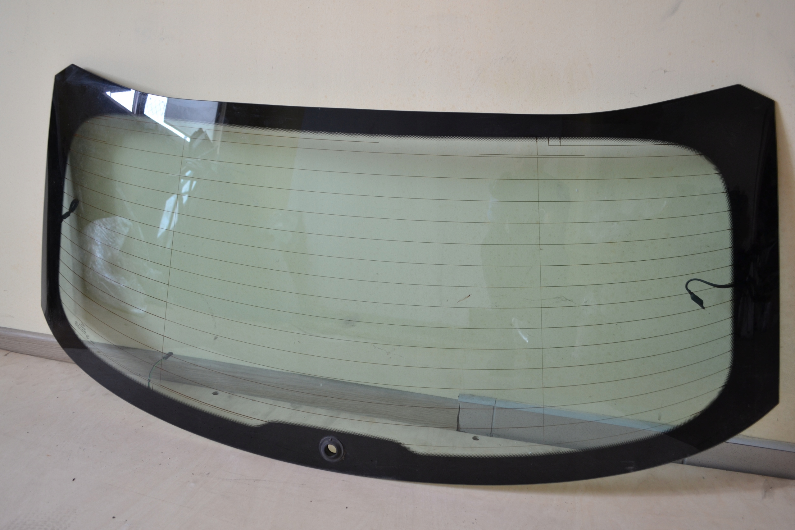 СКЛО AUDI A1x0 ЗАД. ЗАДНЯ