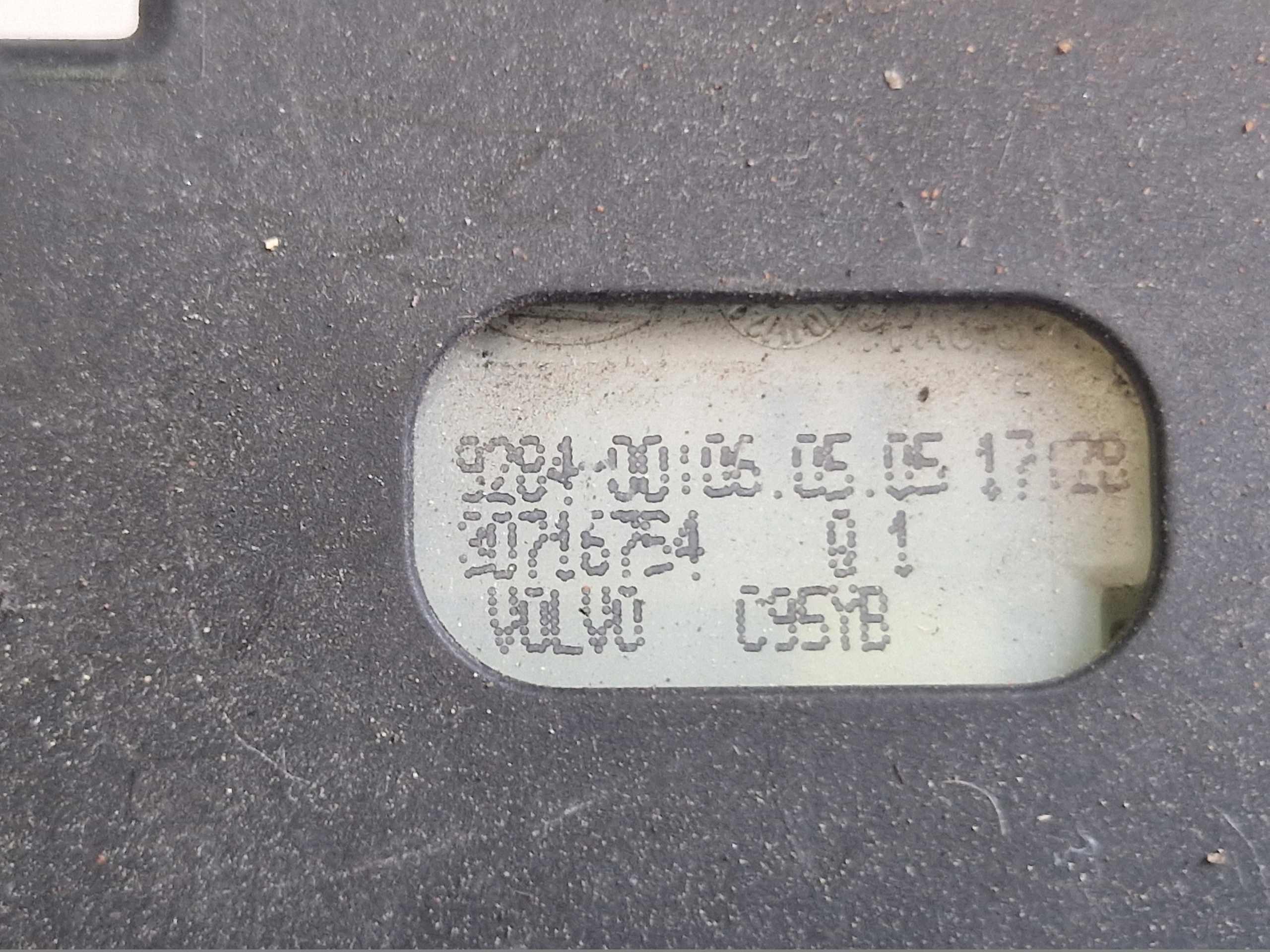 VOLVO V50 i amortizer vratašca rezervoara goriva 30716754