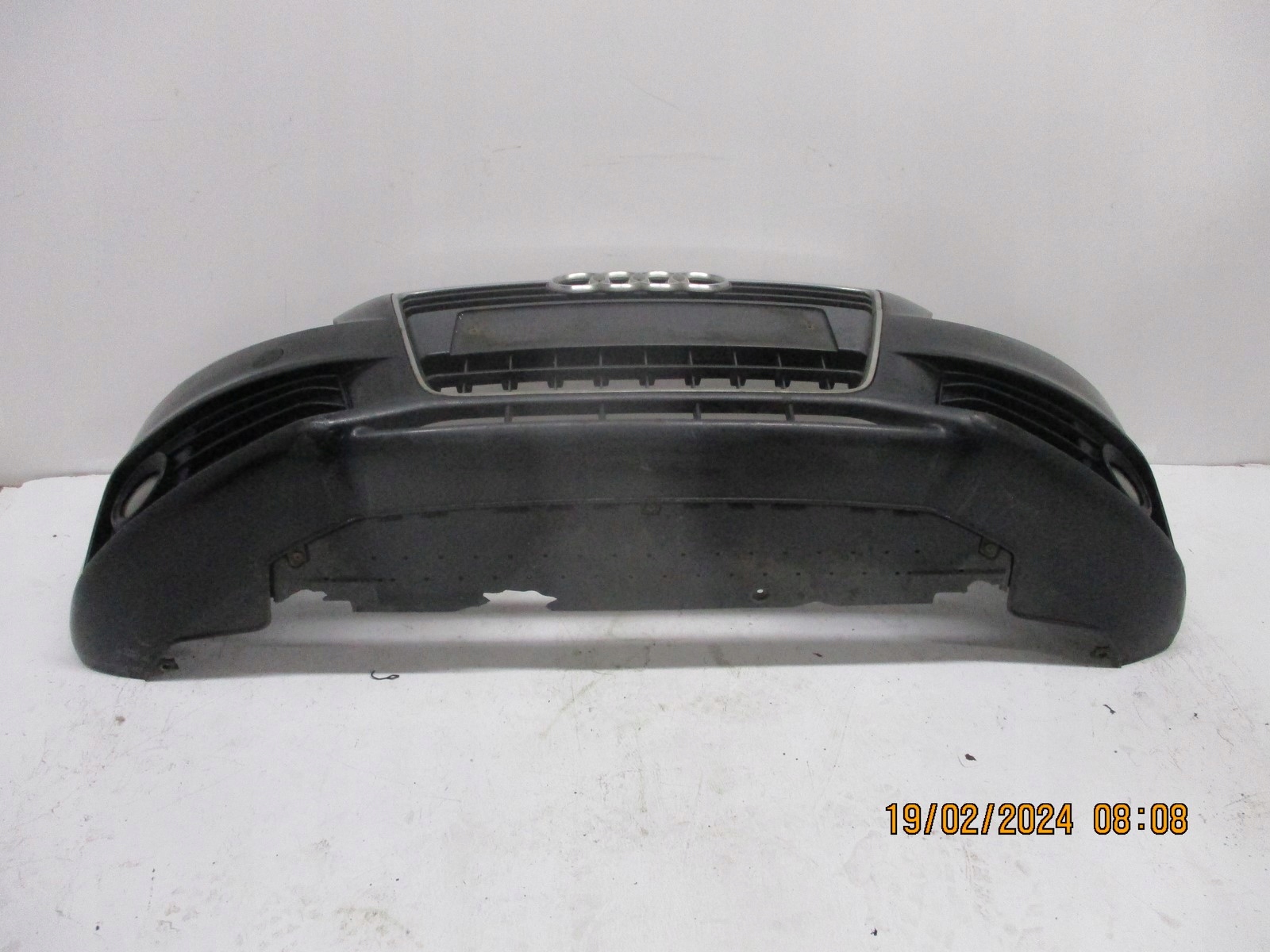 nárazník AUDI A4 8K0 predok predný