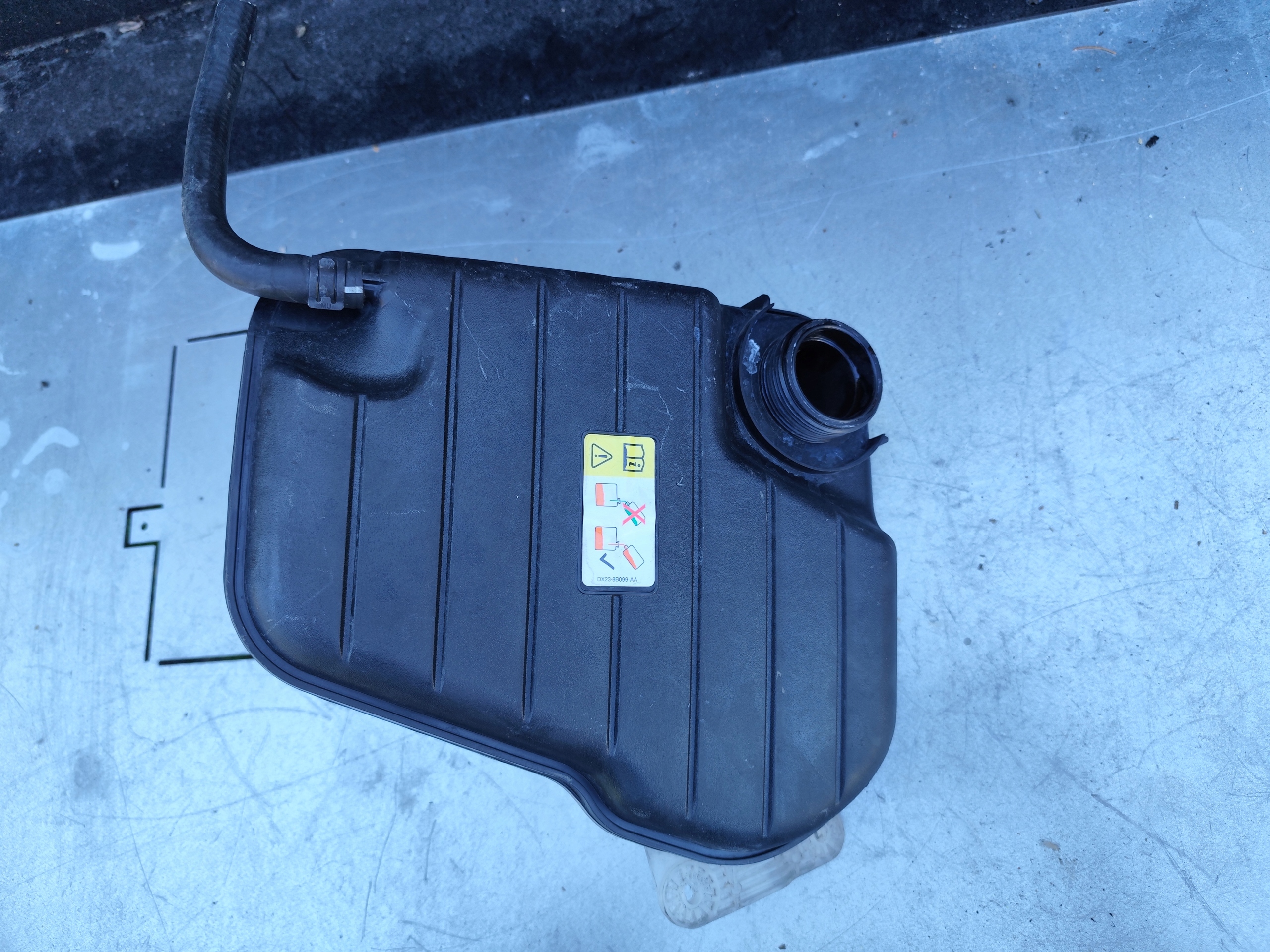 JAGUAR XJ 351 water tank