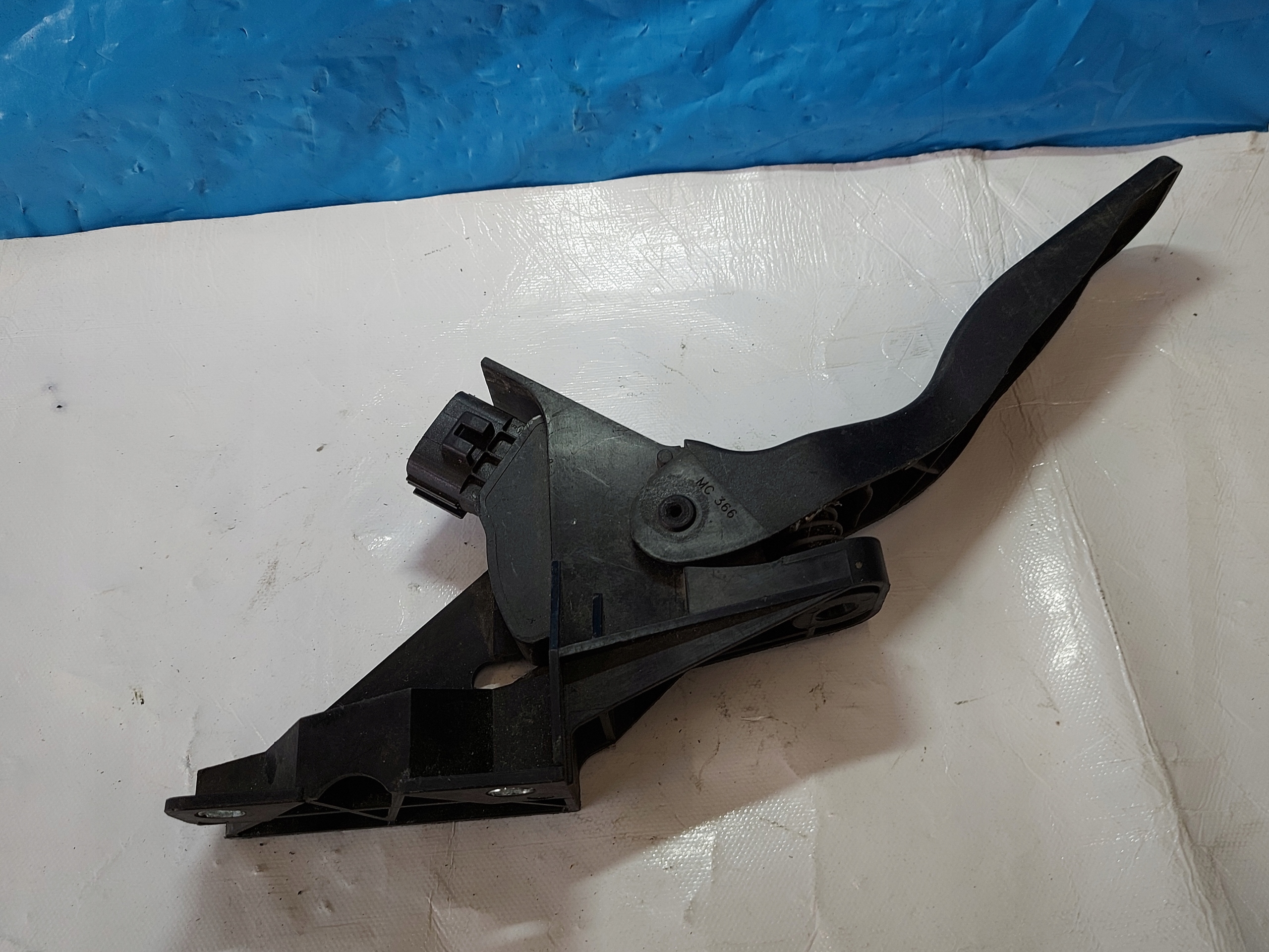 accelerator pedal MONDEO MK III 2.0 TDCI 2S719F836CA