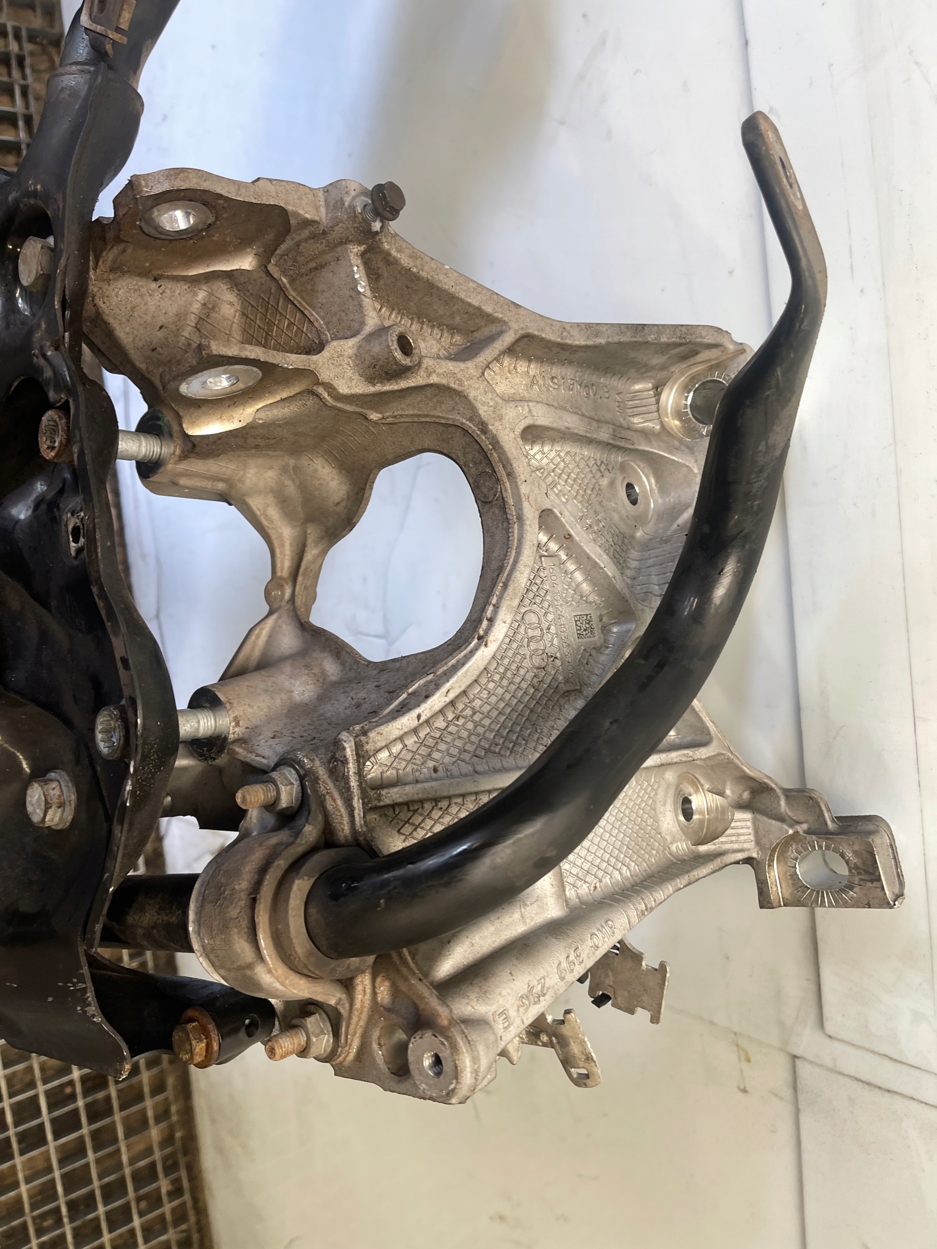 axle beam subframe axle beam front LAPY KOMPLET OE 8W1399347E AUDI A5 8W A4 B9