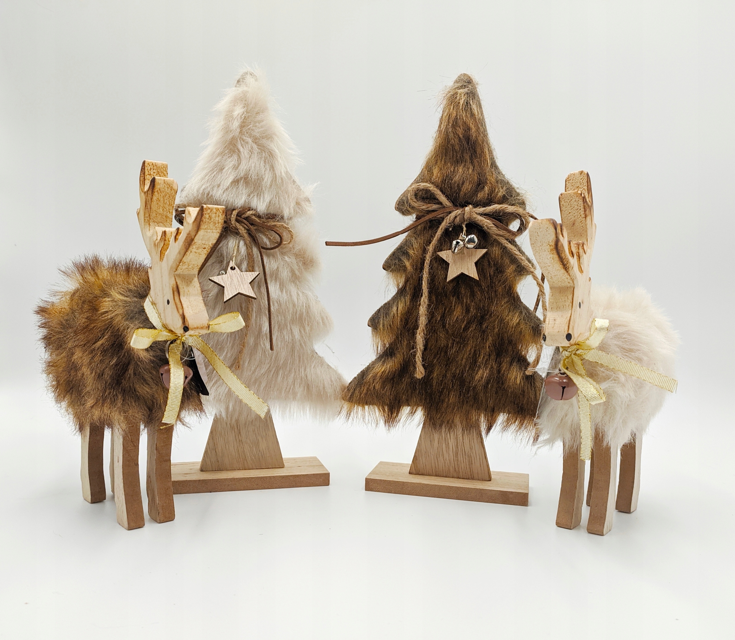 CHOINKA DREWNIANA ZE SZTUCZNYM FUTREM I KOKARDĄ BRĄZOWA OZDOBA ŚWIĄTECZNA Szerokość produktu 15.5 cm