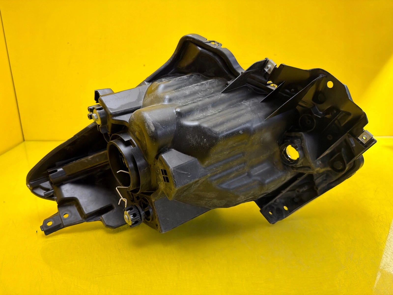 light right front Suzuki Swift MK8 17-24