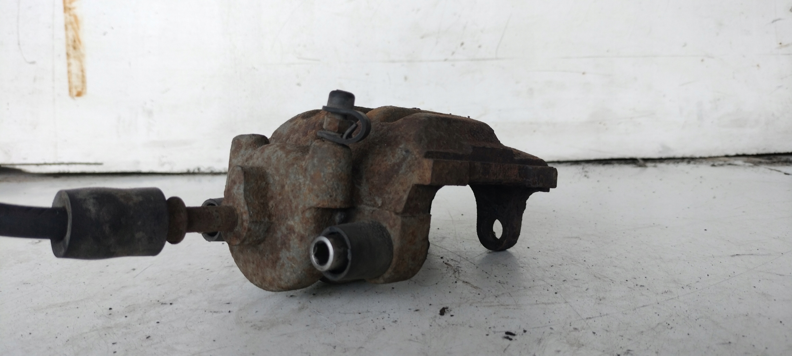 BMW E90 caliper brake right rear part