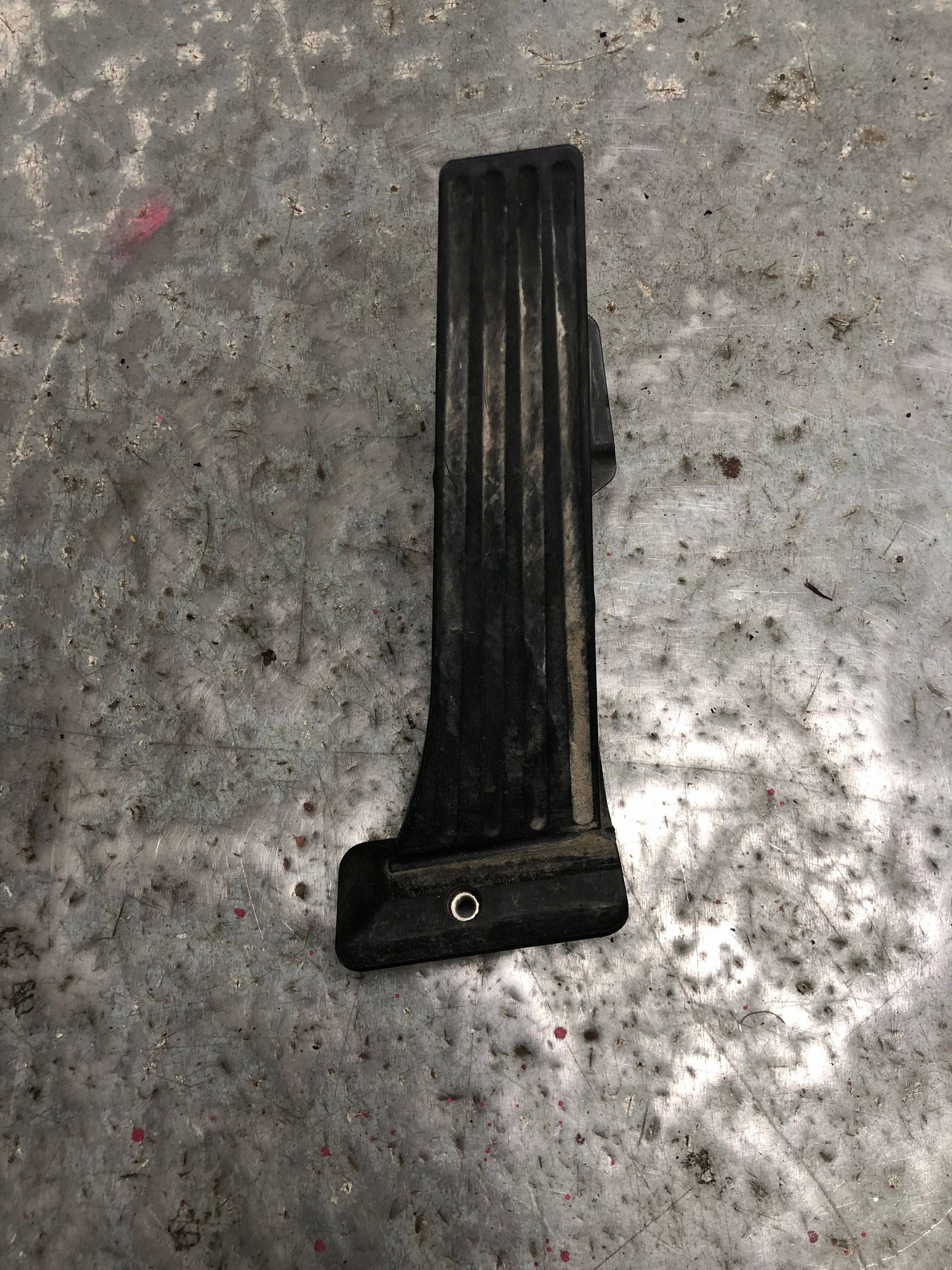 accelerator pedal BMW F30 6853176