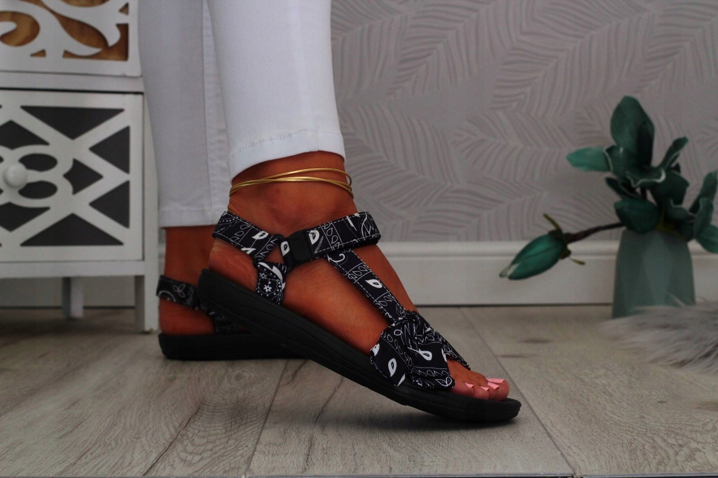 SANDAŁY DAMSKIE CZARNE LETNIE REGULOWANE NA RZEP SPOROTWE PŁASKIE Rozmiar 38