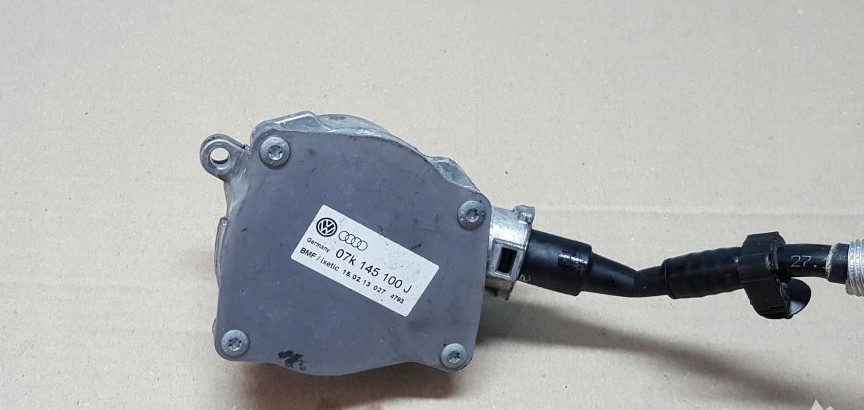AUDI TTRS RS3 ВАКУУМНЫЙ НАСОС 07K145100J