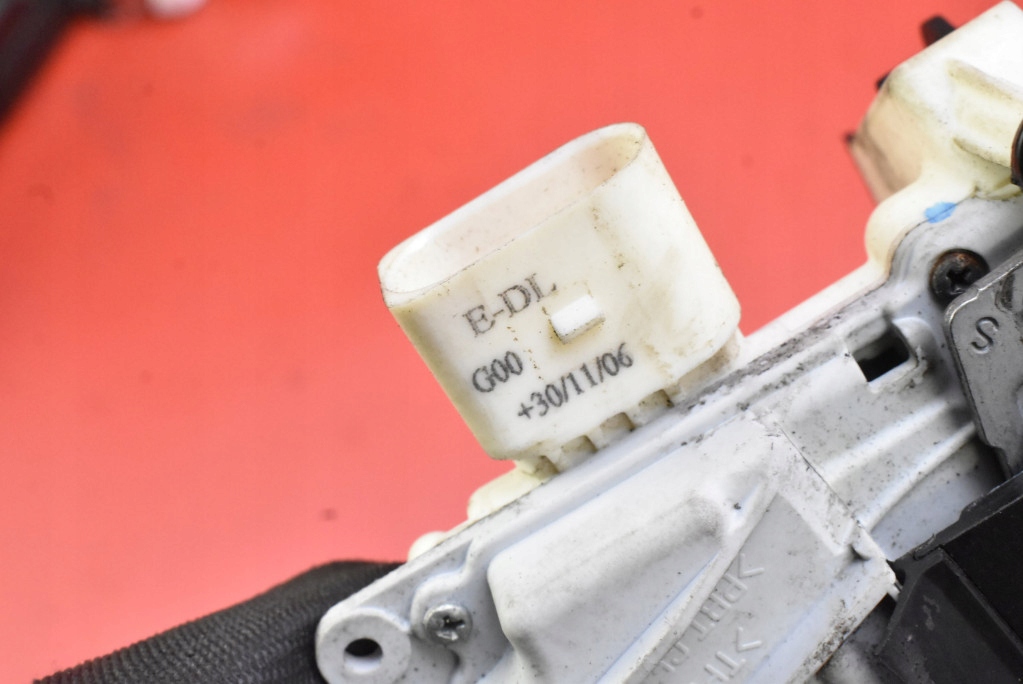 lock door left front front EU 8E1837015AA AUDI A4 B7 04-08
