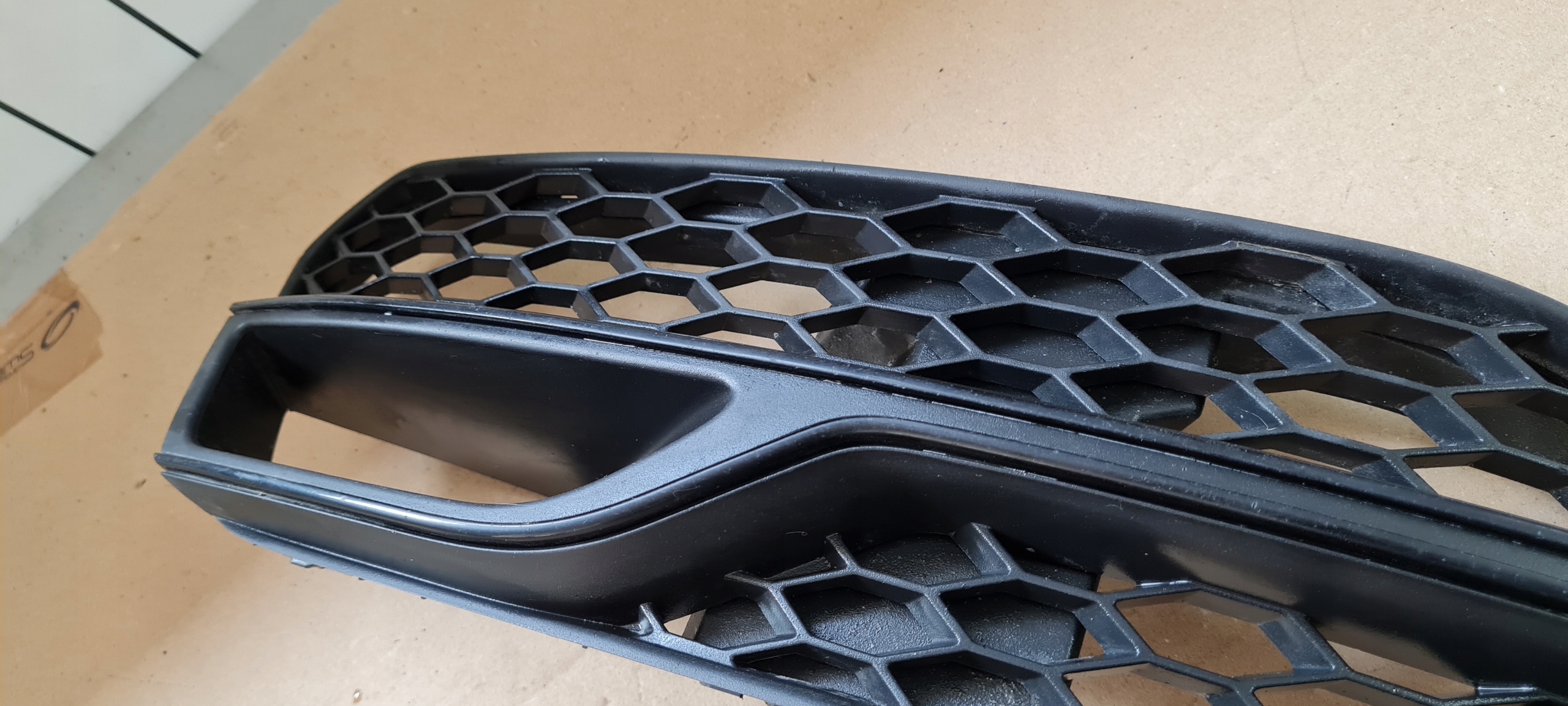 S3 8V sedan A3 grid of a bumper left left front black BLACK 8V3807151A