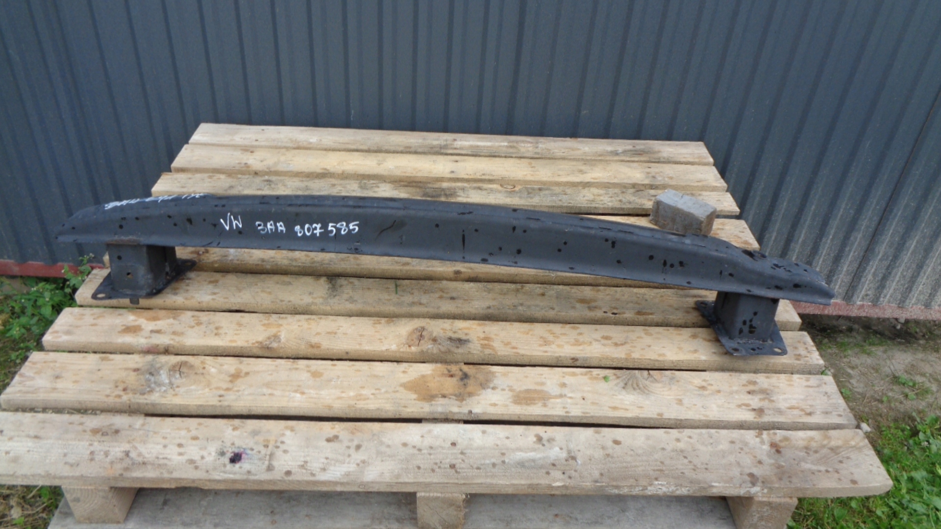 VW PASSAT B7 SEDAN belka pod zderzak 3AA807585