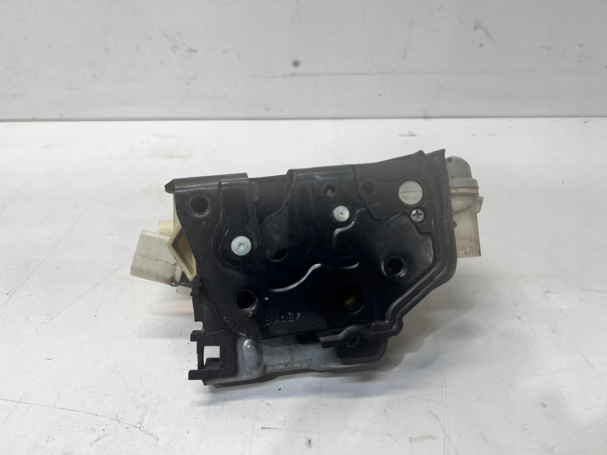 lock door right front AUDI A6 C7 4G2837016 9 PIN