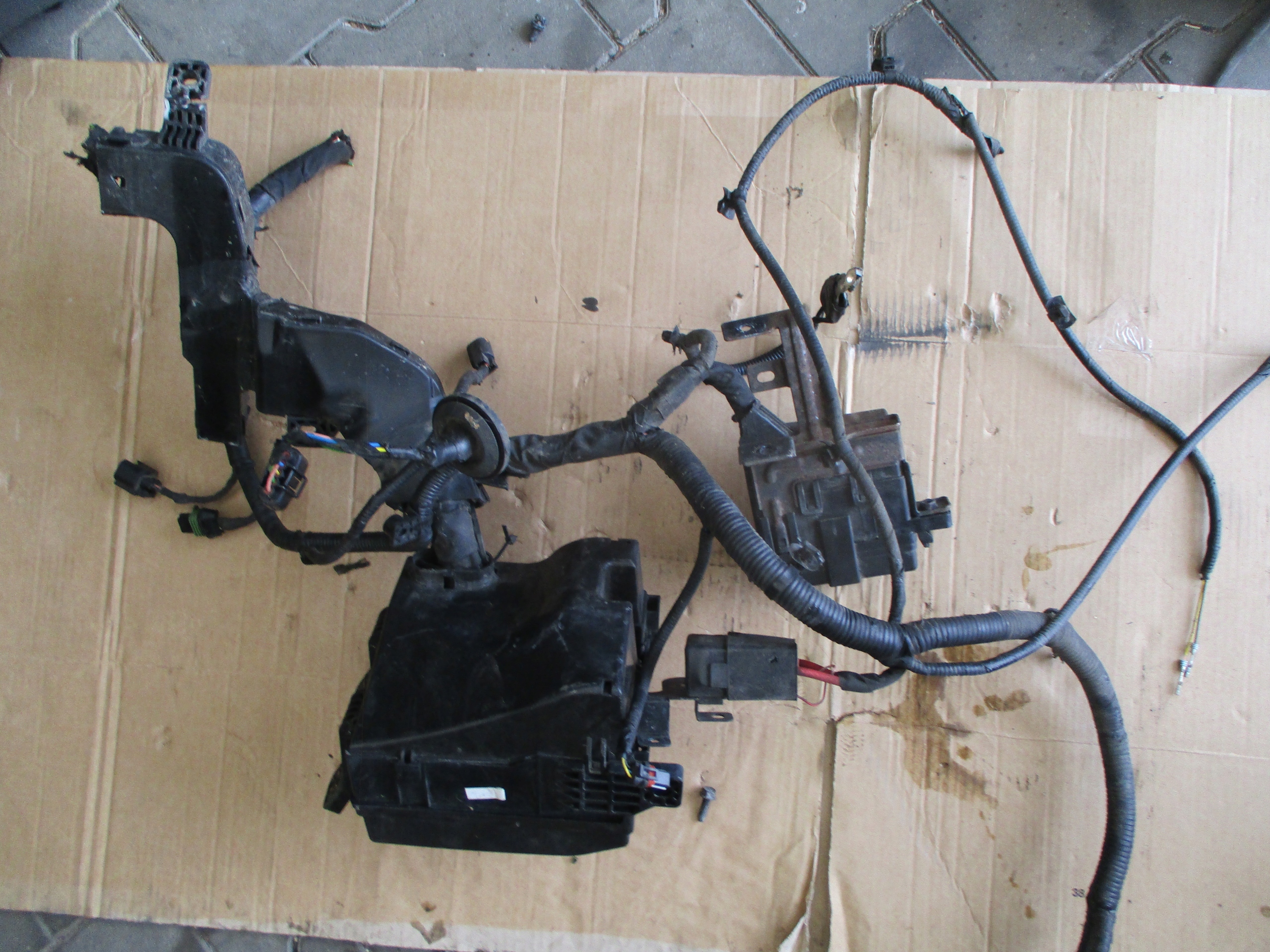 SPORTAGE III SKRZYNKA BEZPIECZNIKÓW INSTALACJA Producent części Kia OE