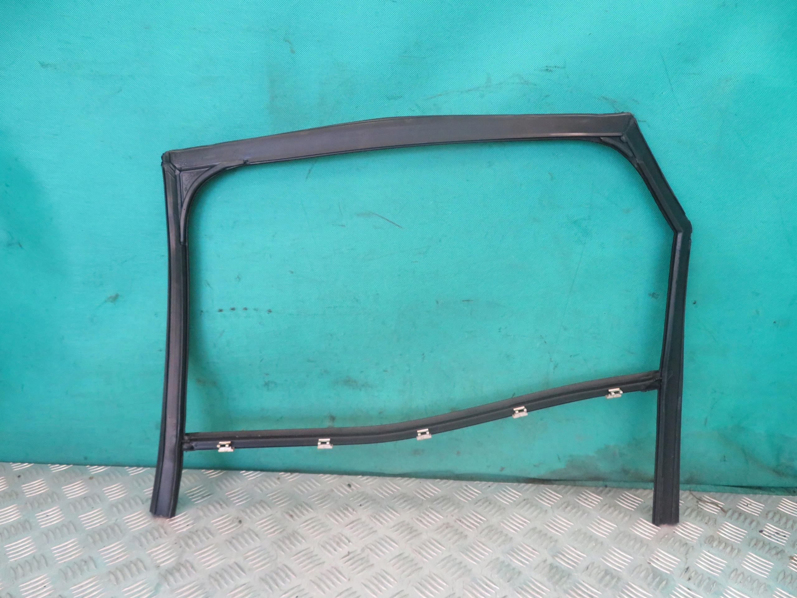 USZCZELKA ablak jobb far LAND ROVER RANGE ROVER VELAR L560 22R