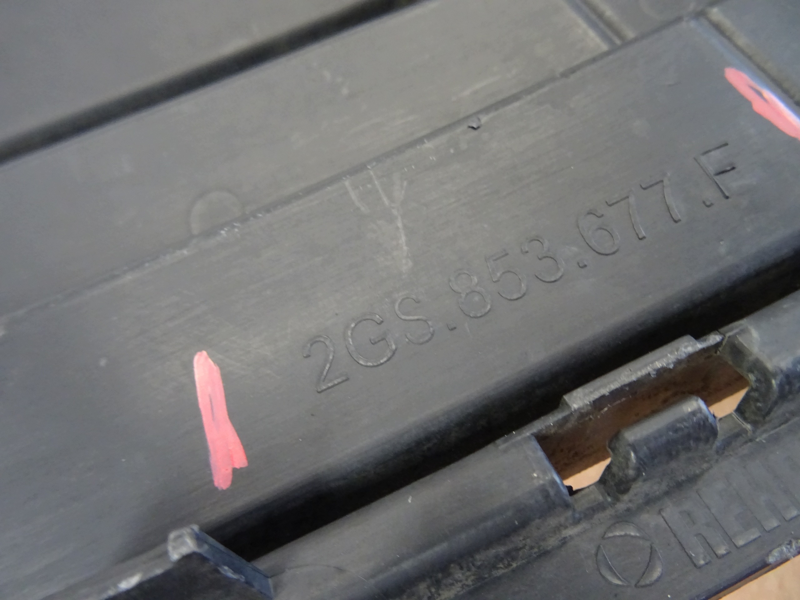 Lüftungsgitter der Stoßstange vorne VW POLO VI 2GS 2GS853677F