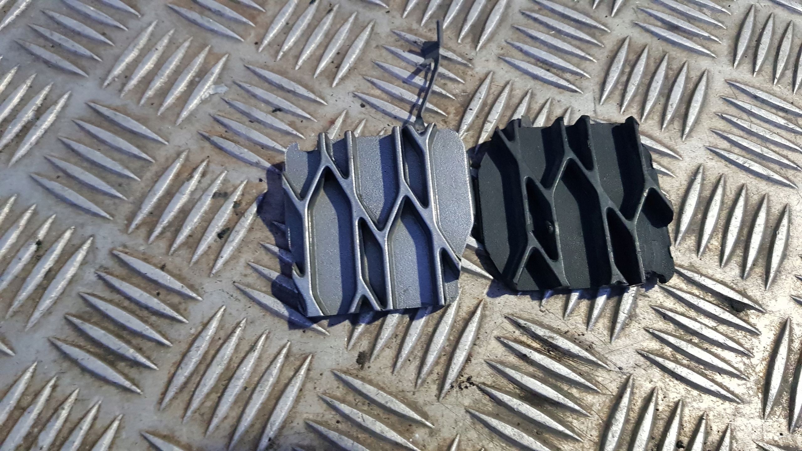 VOLVO FH4 spoiler grille right original