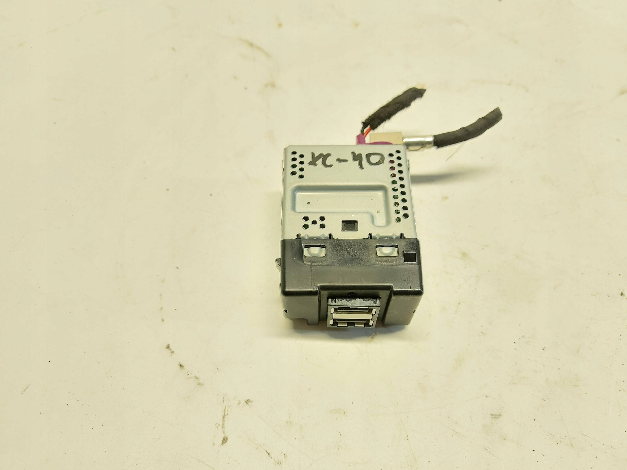 VOLVO XC40 D3 adapter USB 31407038