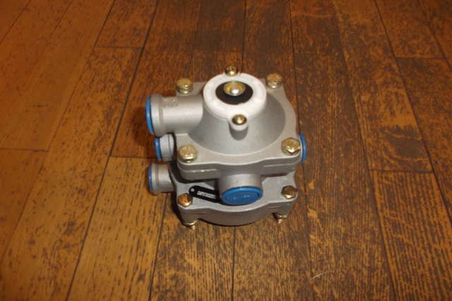 43.11.010.0/2057 - Релейный клапан управления S200,S1142