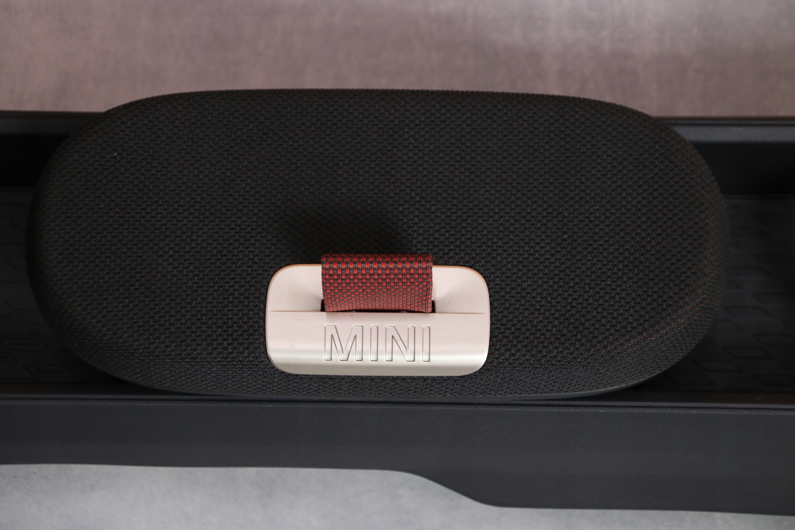 MINI COOPER J01 JCW TUNEL central armrest + LADOWARKA BEZPRZEWODOWA