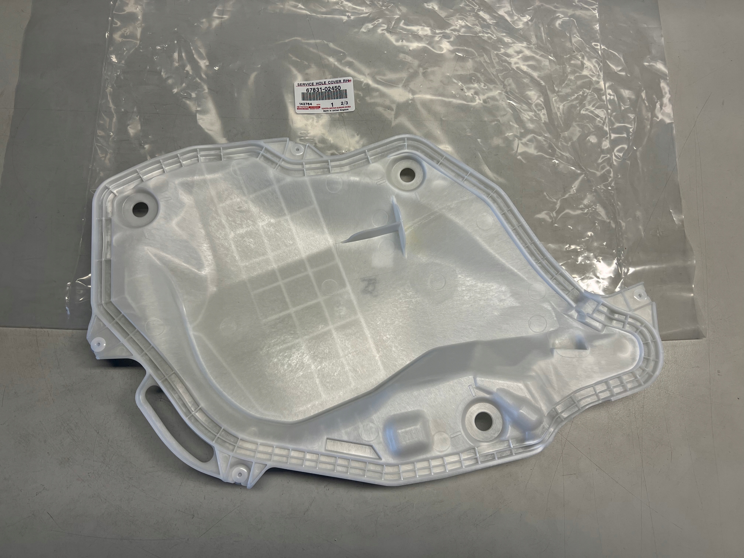 A67831-02450 - Toyota COROLLA E21 крышка двери правая передняя новая