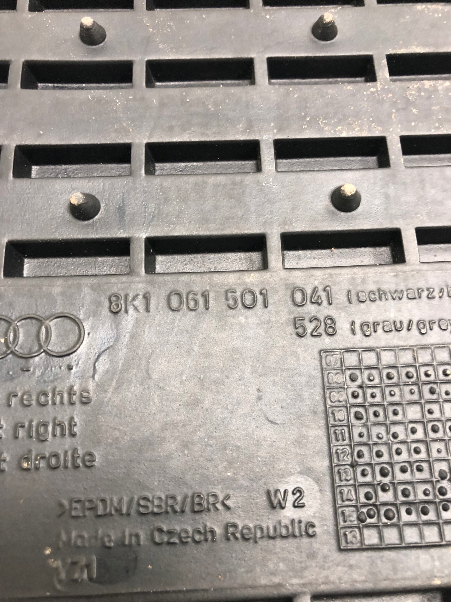 mats rubber front AUDI A4 B8 LIFT sedan 8K1061501