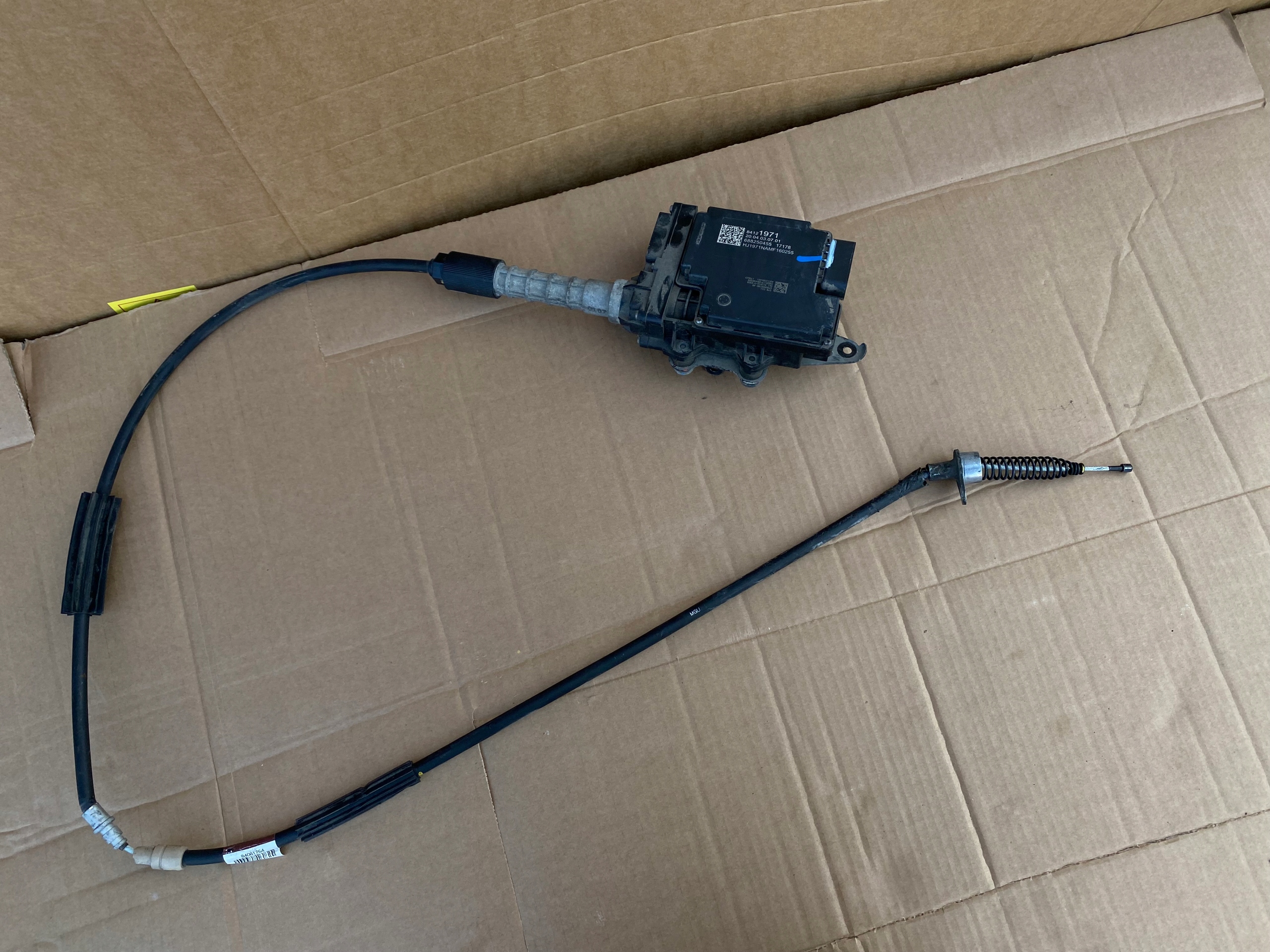 РУЧНЕ ГАЛЬМО CHEVROLET CAMARO SS 6.2 84121971