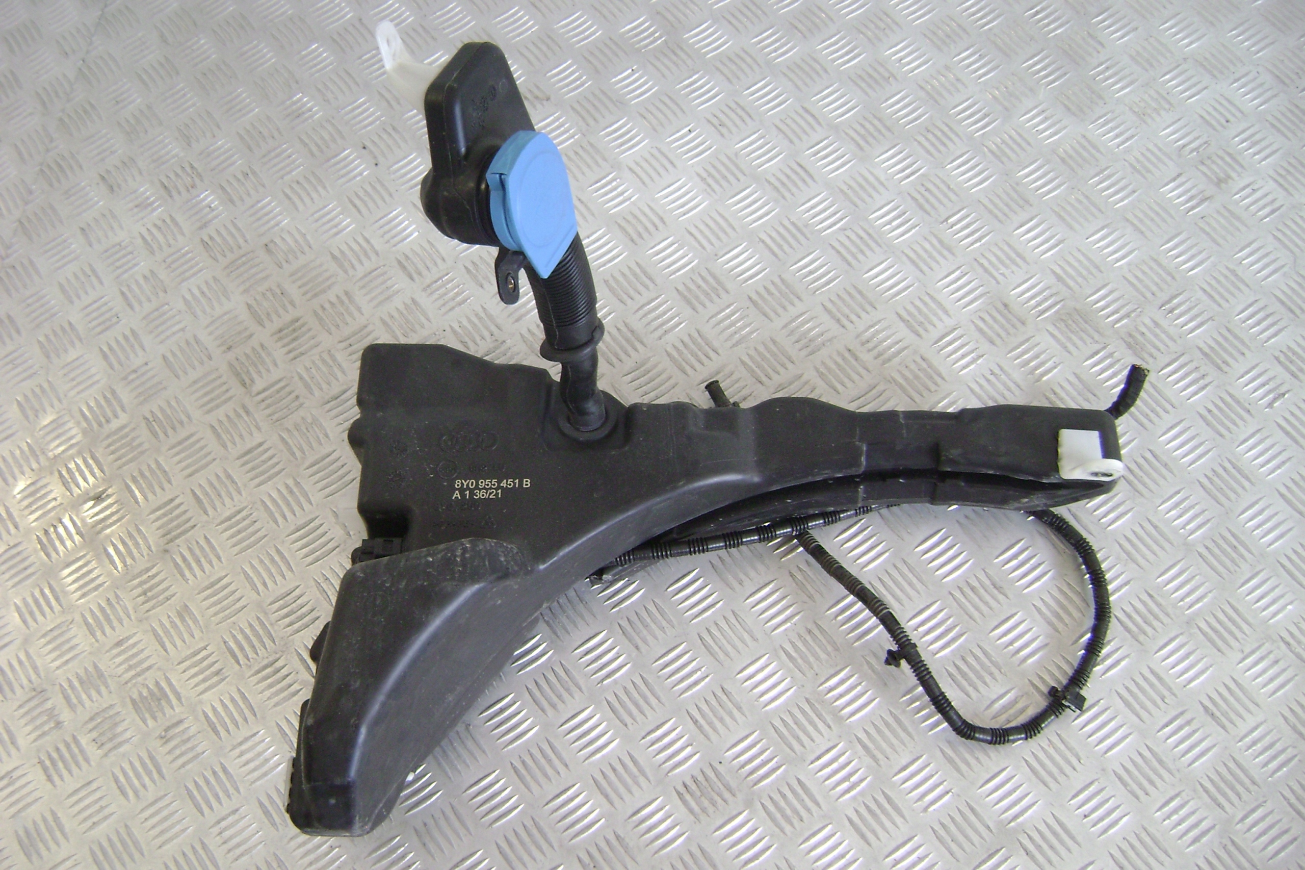 8Y0955451B - AUDI A3 8Y0 - бачок омывателя