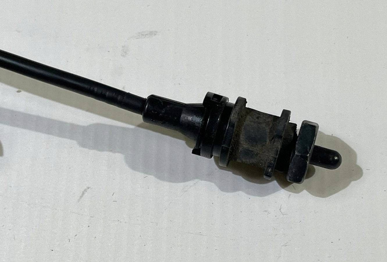 brava amortizer kabel vratašca rezervoara goriva Chevrolet Corvette C6 2005