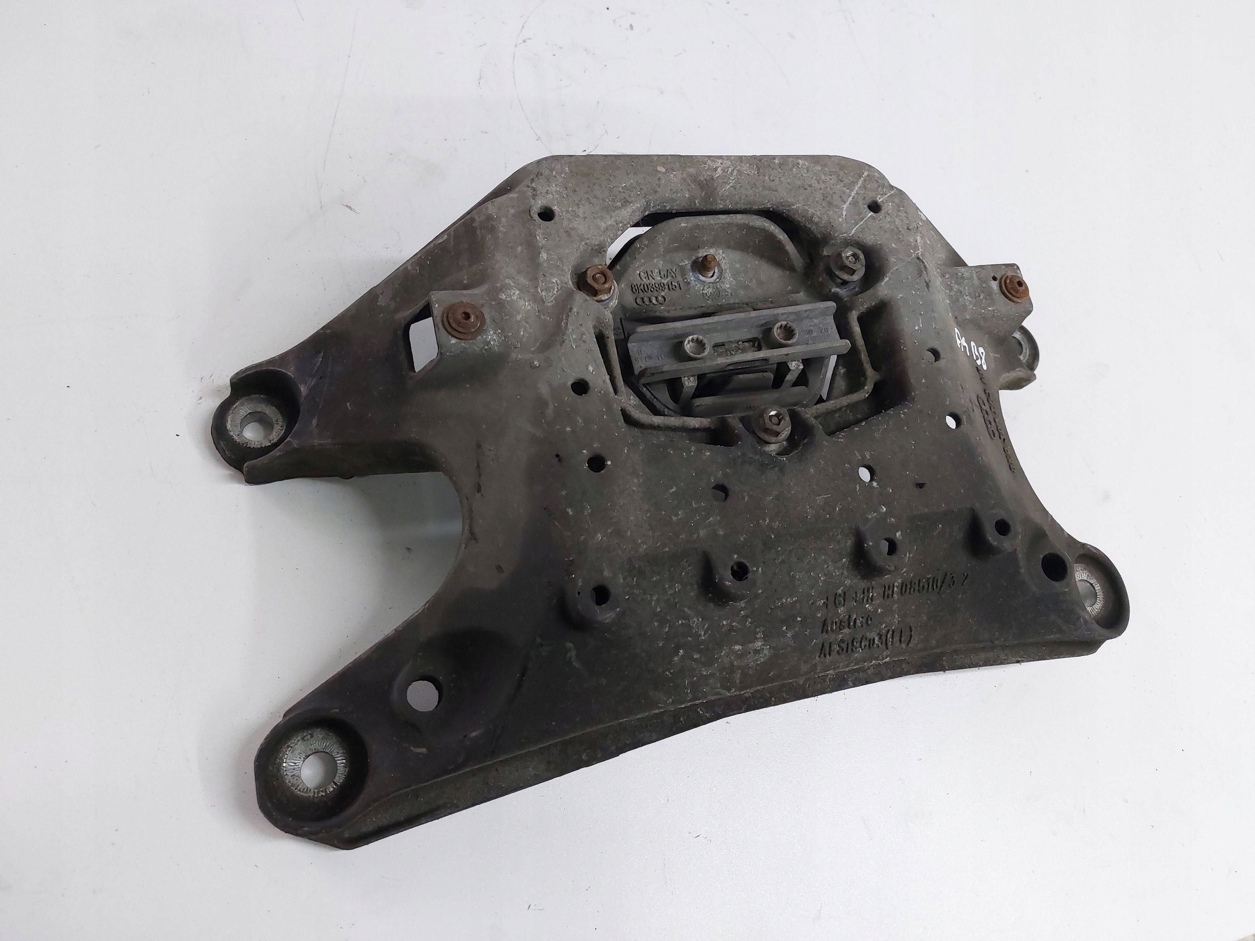 AUDI A4 B8 A5 2.0TDI supporto Supporto cambio 8K0399263AF