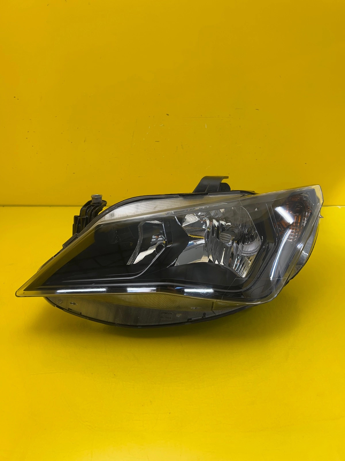 light left front Seat Ibiza IV Lift 6J1 12- 6J1941033F