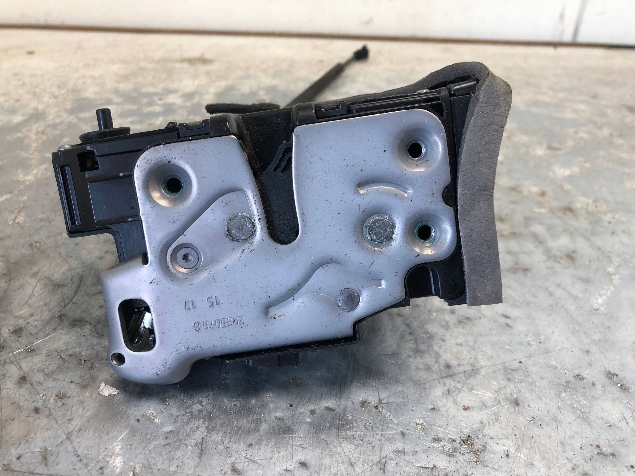 lock door right rear part OPEL INSIGNIA B 13598385