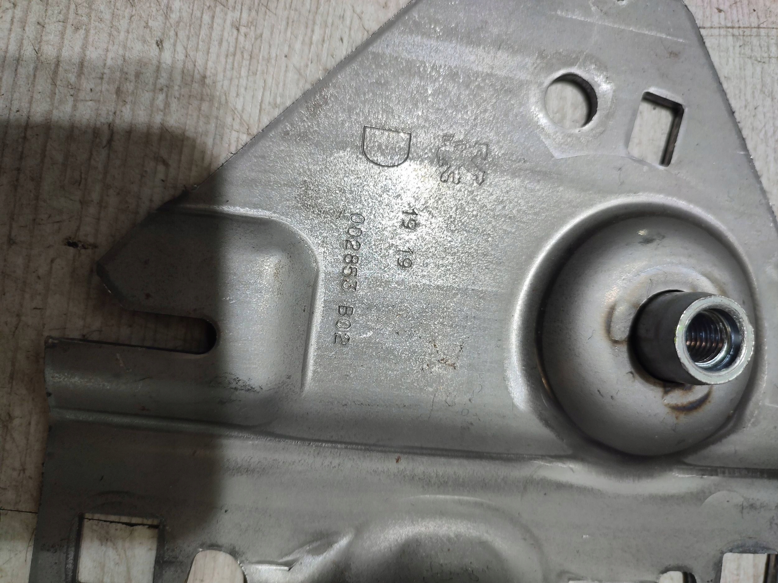 Peugeot 308 2019 front side right bracket holder kanapy