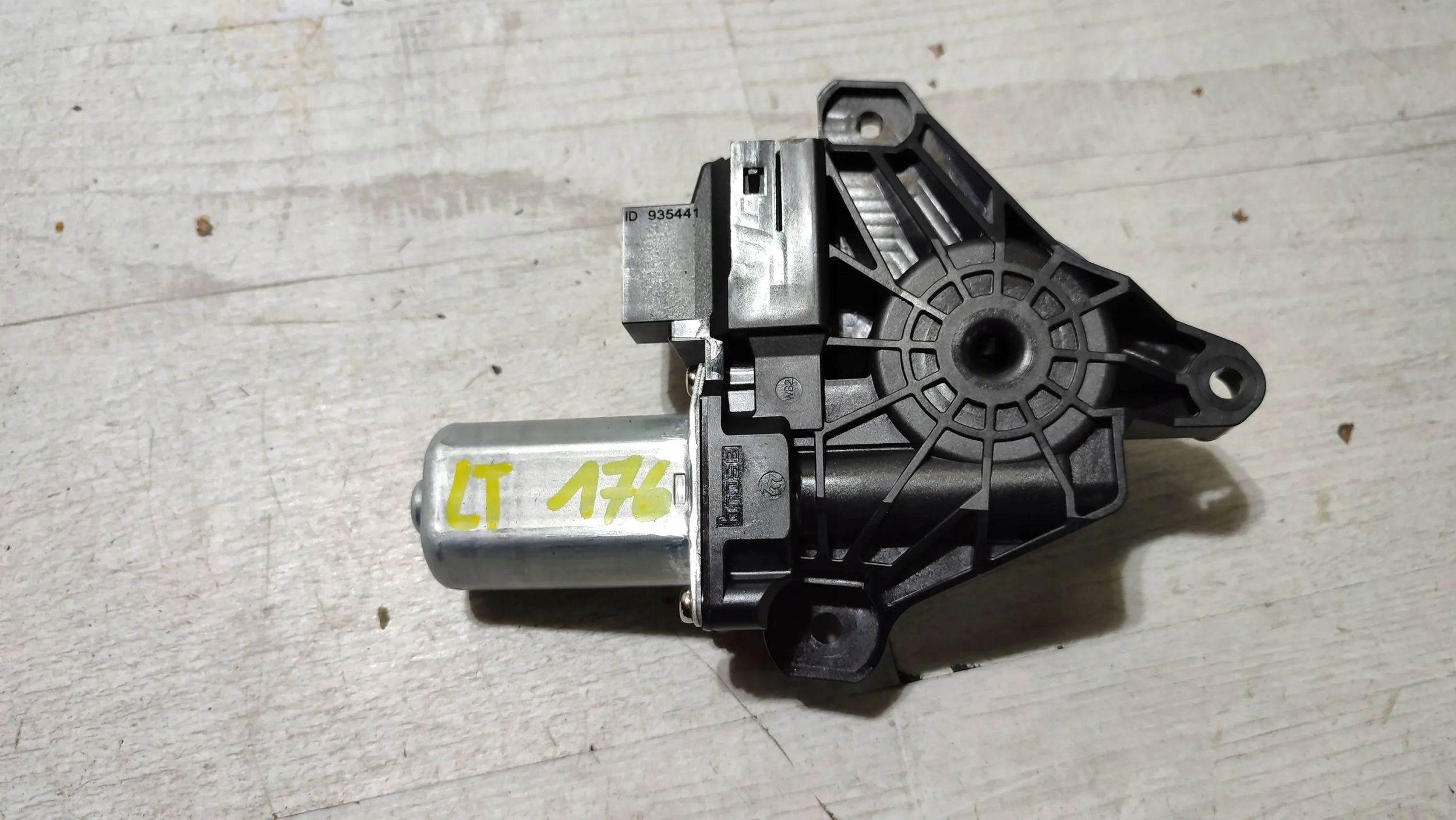 Mercedes-Benz A W176 2017 rear part side left mini motor windows