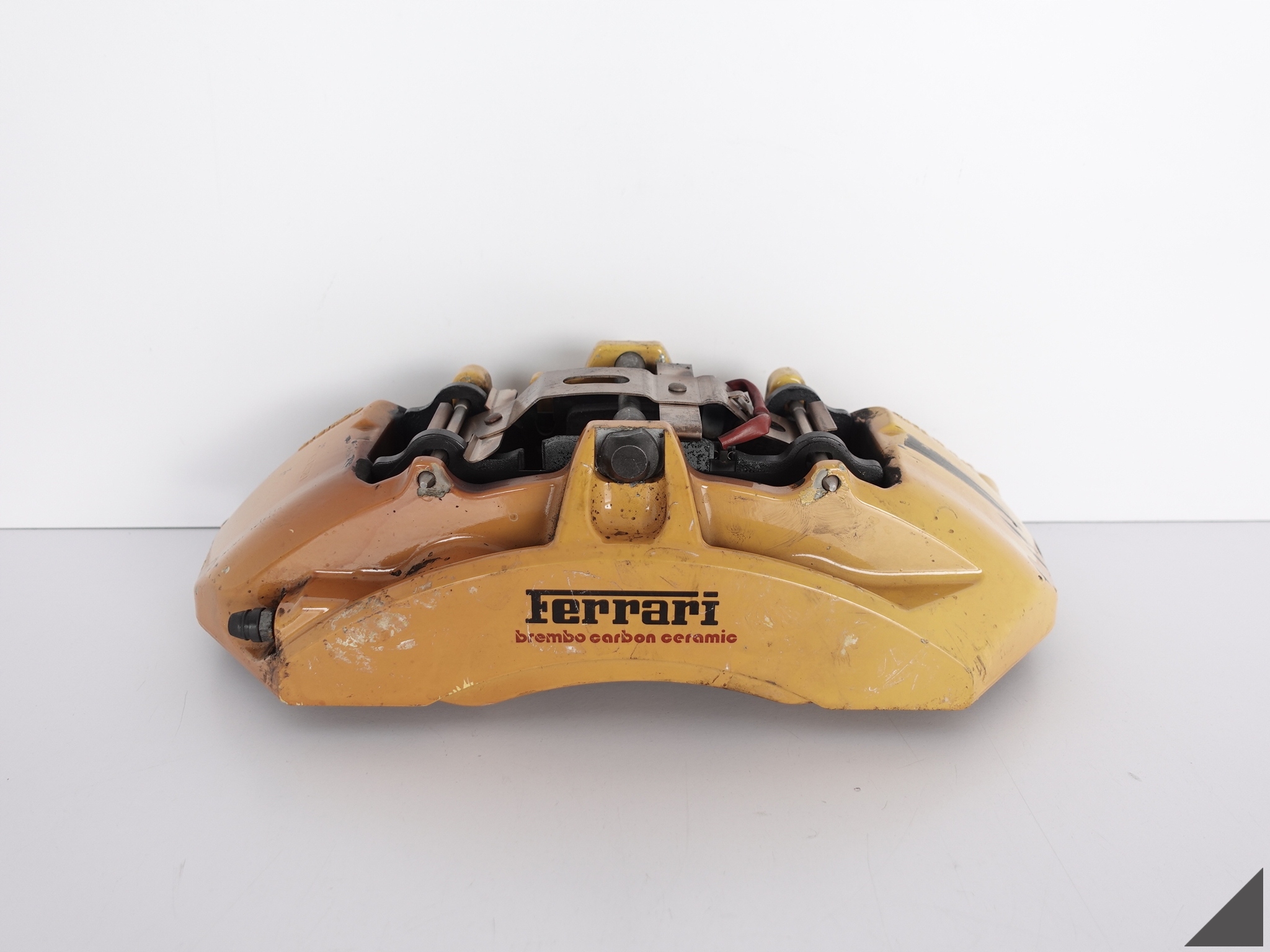FERRARI 458 ITALIA třmen plotýnky levý předek BREMBO