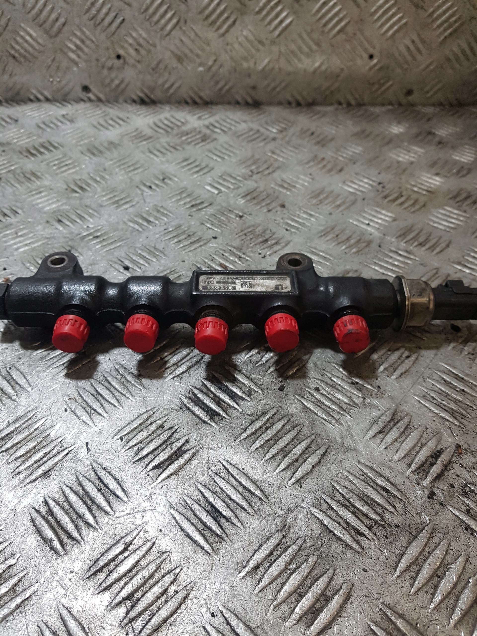 Rampe injection PEUGEOT 307 9654592680
