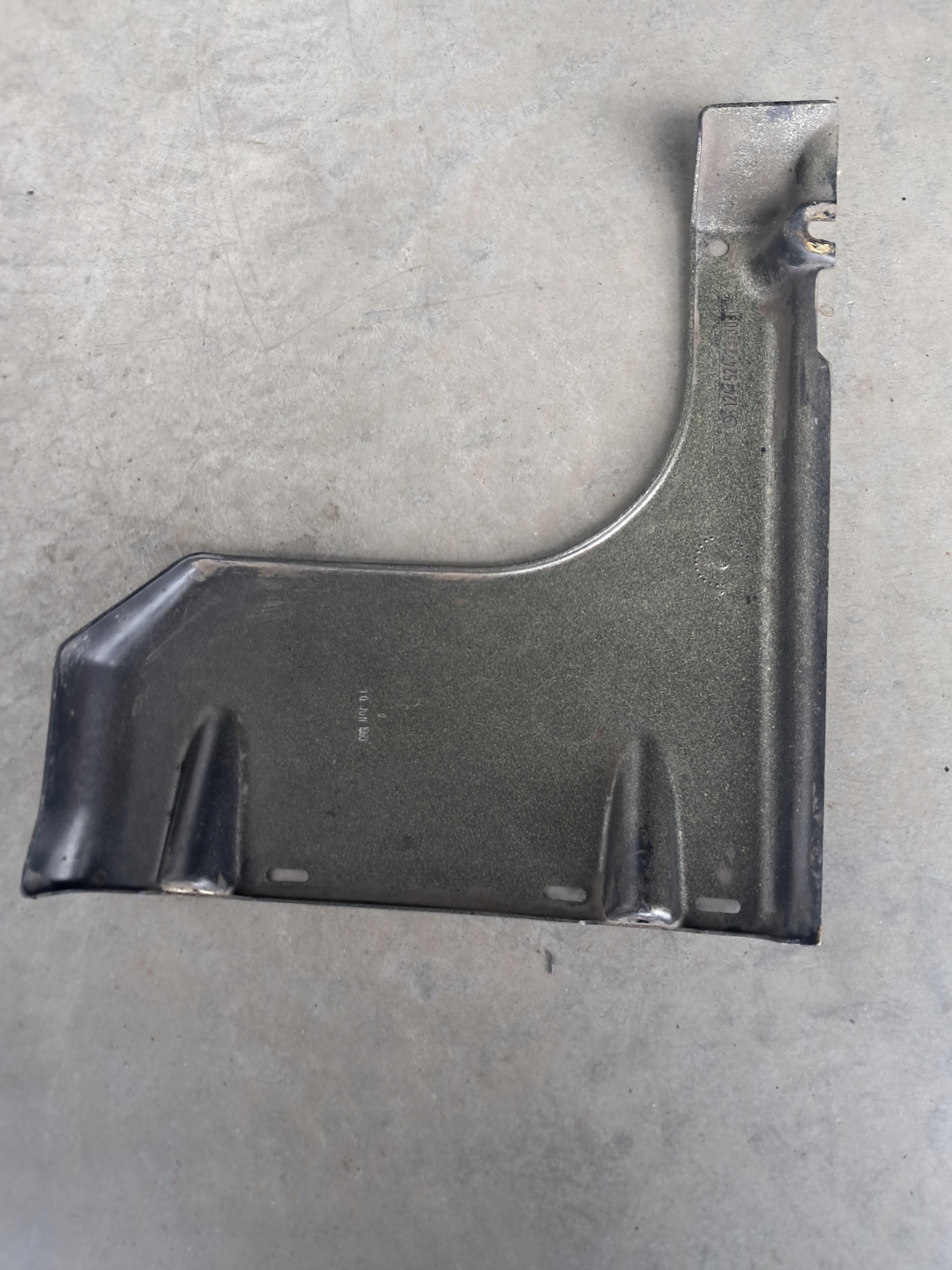 cover chassis MERCEDES W124 1245242330
