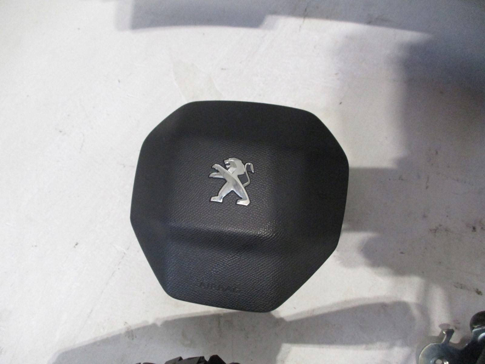 dashboard PEUGEOT 2008 GT KARBON