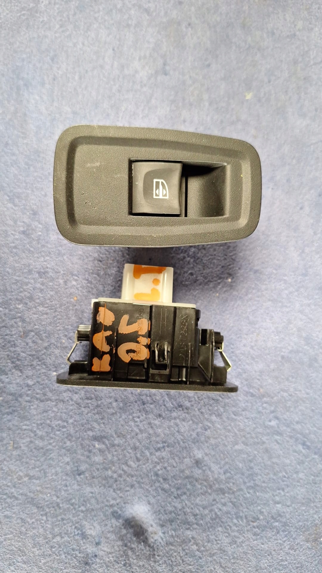 window control switch RENAULT KANGOO IV 2481228X, 829516117R