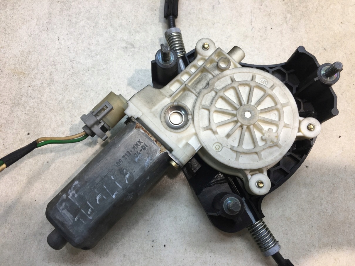 window regulator right front THALIA and 8200169095