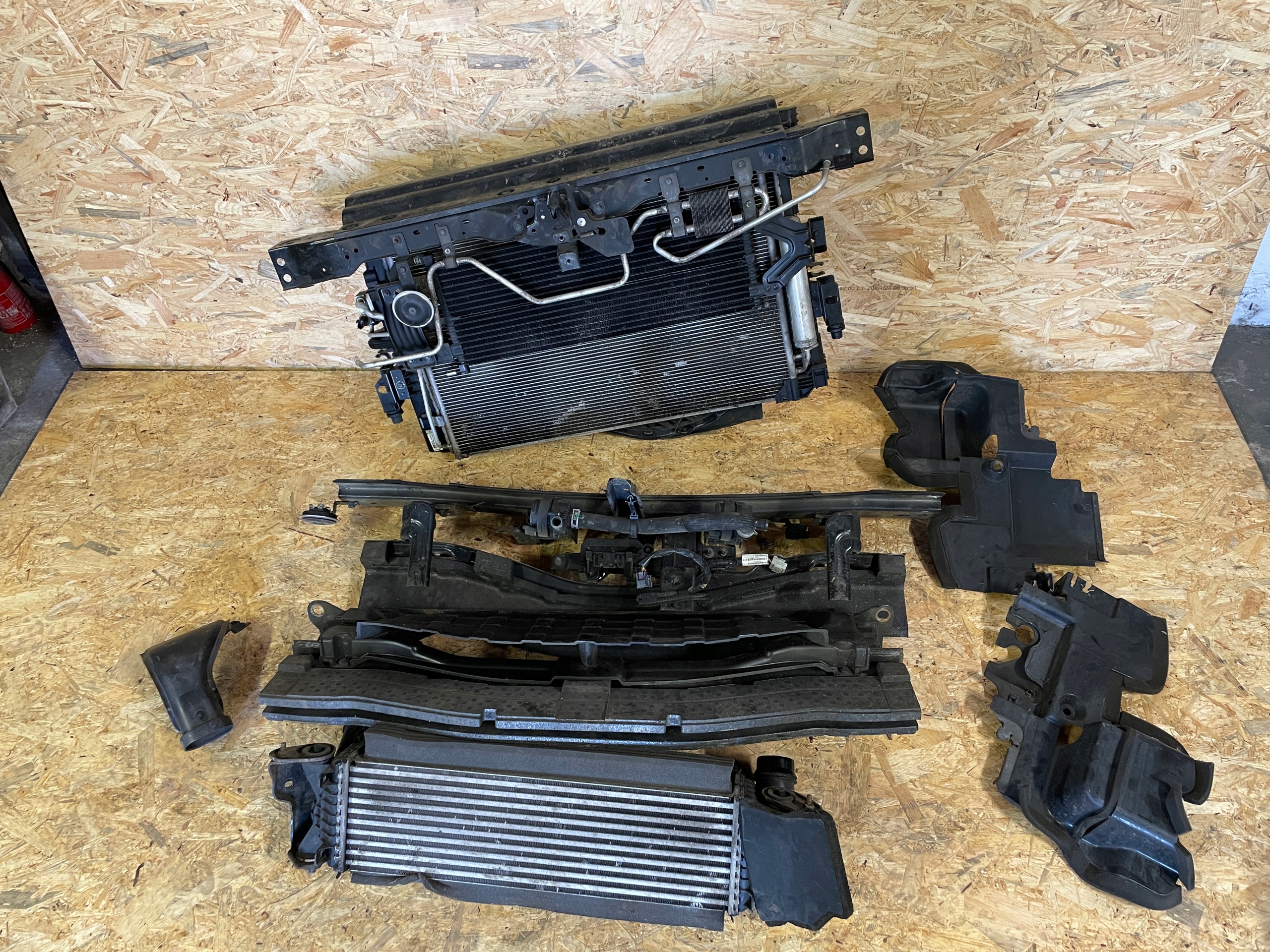 PAS PRZEDNI WZMOCNIENIE BELKA NISSAN NAVARA D23 NP300 2.3d AUTOMAT