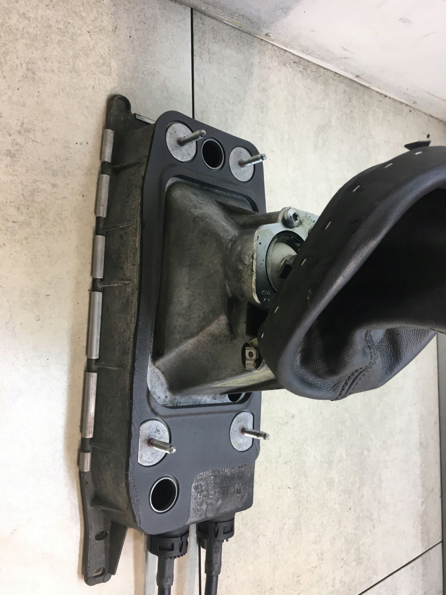 Mecanisme levier vitesse Engrenage Câble TOURAN 2.0 TDI 1T0711049N