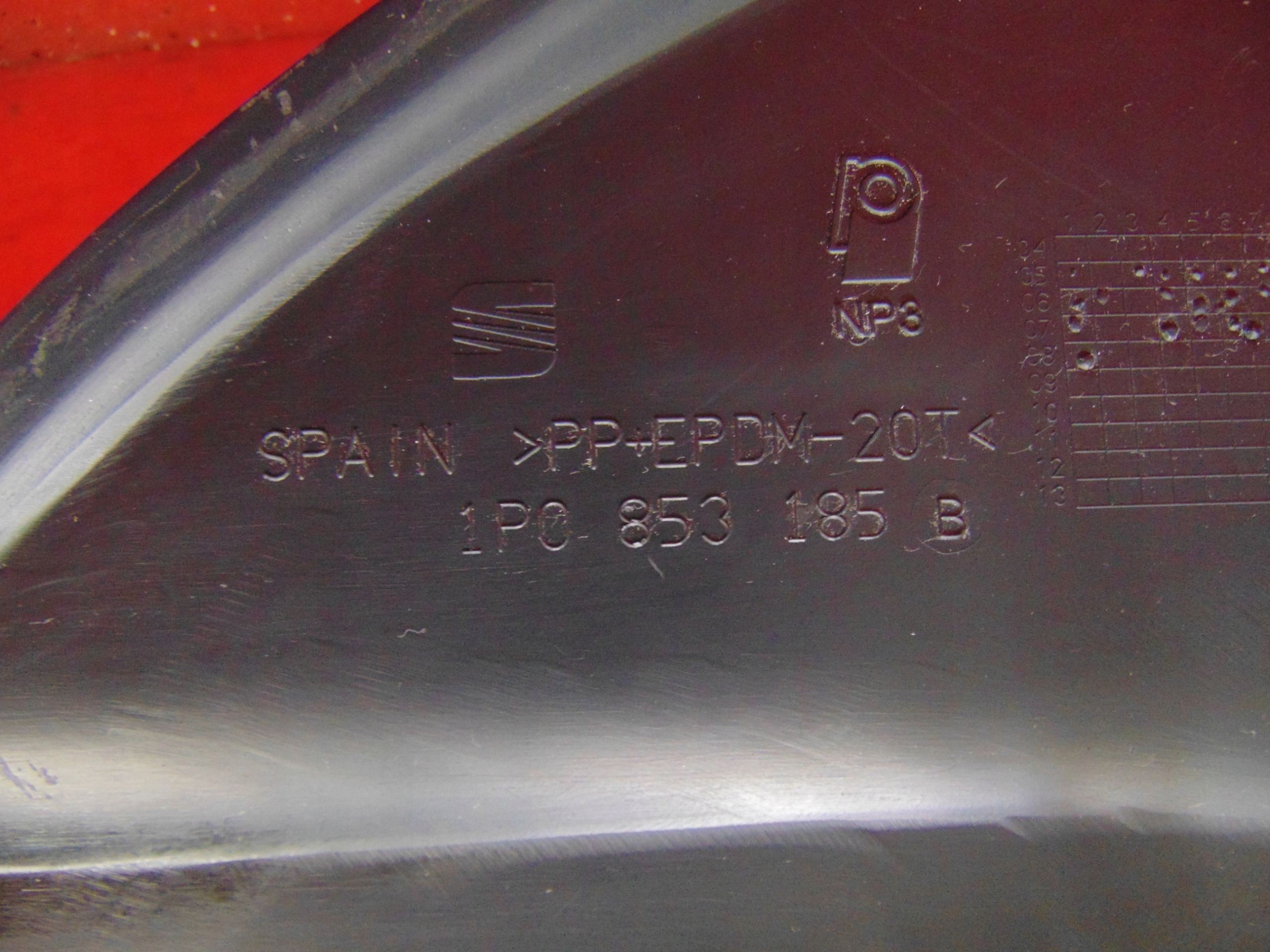 SEAT LEON II 1P torpedo plastic 1P0853185B