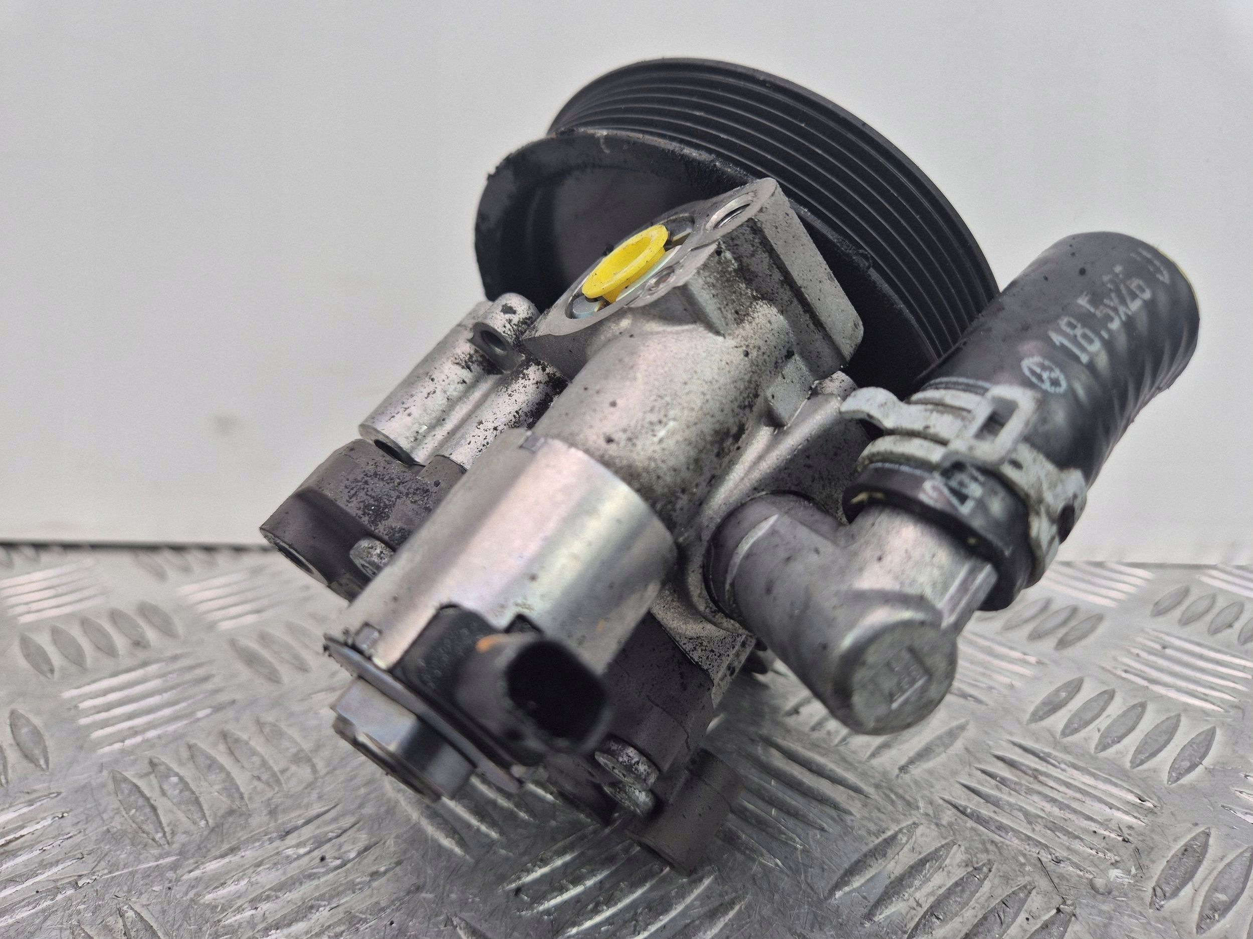 Mercedes C200 CGI S204 servo pump A0064667501 M271