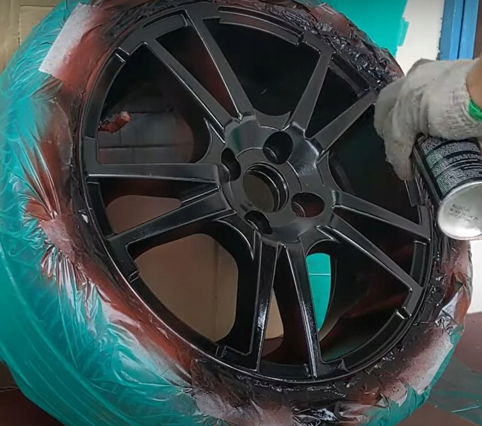 LAKIER SPRAY FARBA DO FELG CZARNY SATYNA EAN (GTIN) 5906739725434