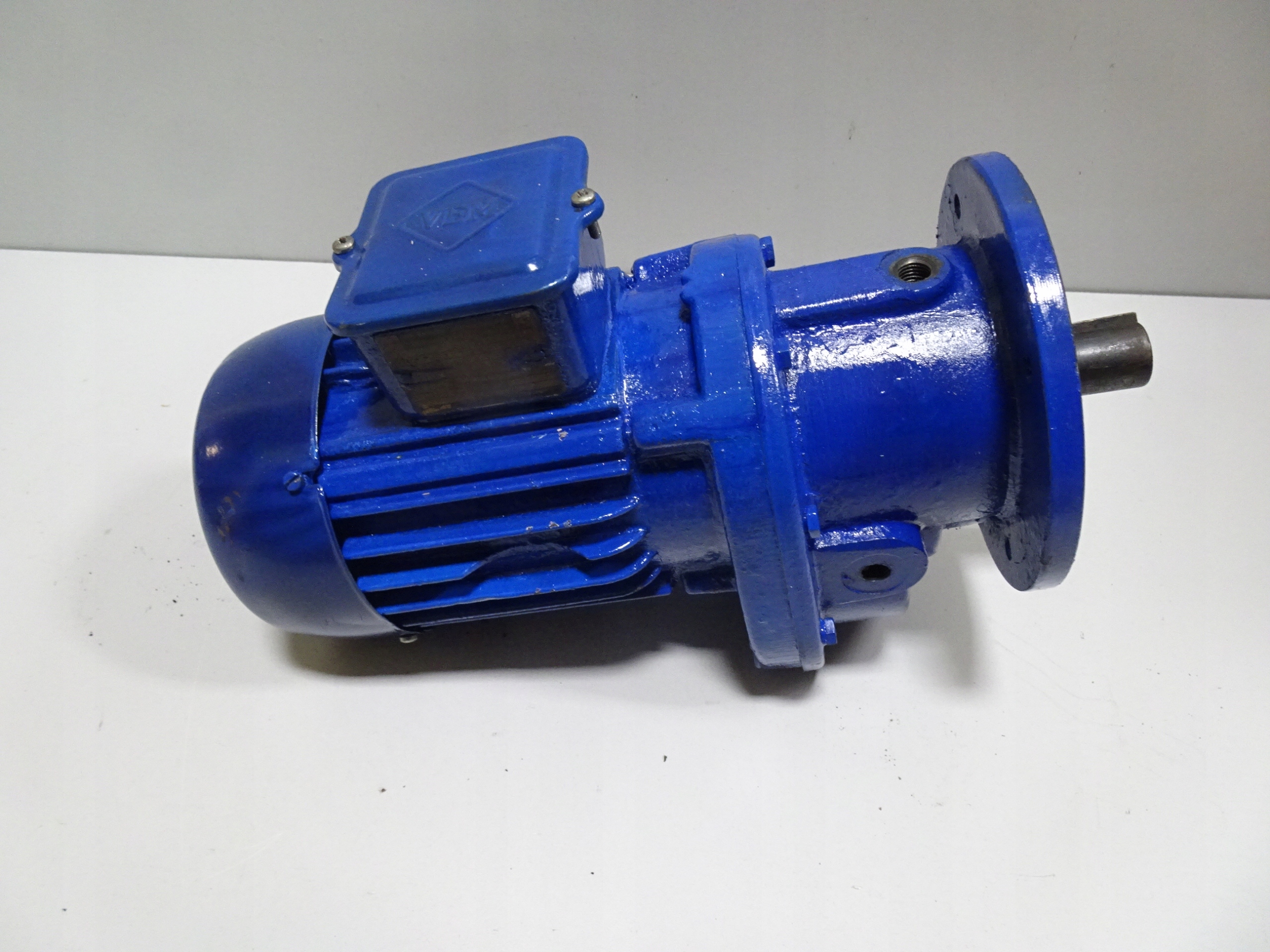 MOTOREDUKTOR PRZEKŁADNIA SILNIK VEM KMR Z1 0,4W 125 OBR 380V