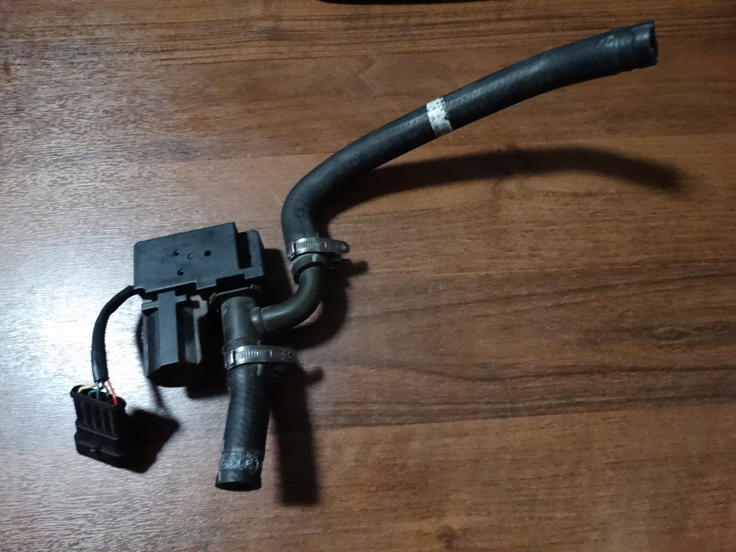 IDEALNA PUMPA VODE ELEKTROVENTIL 5PIN MASERATI 1