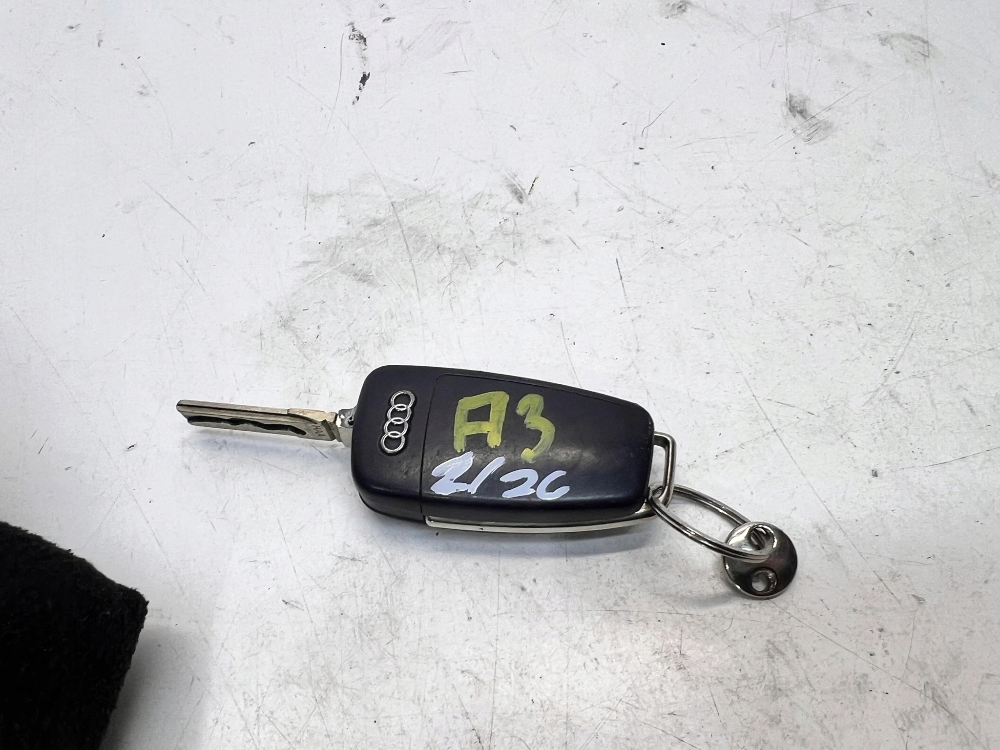 key PILOT SCYZORYK AUDI A3 8P 8P0837220D 2/26
