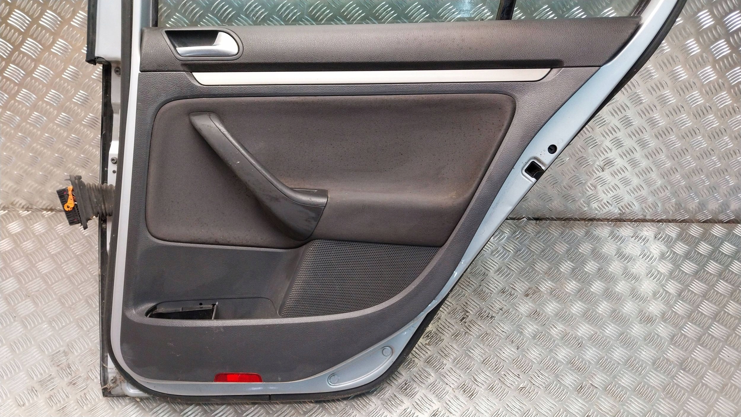 Portière Arrière Droit VW GOLF V 03