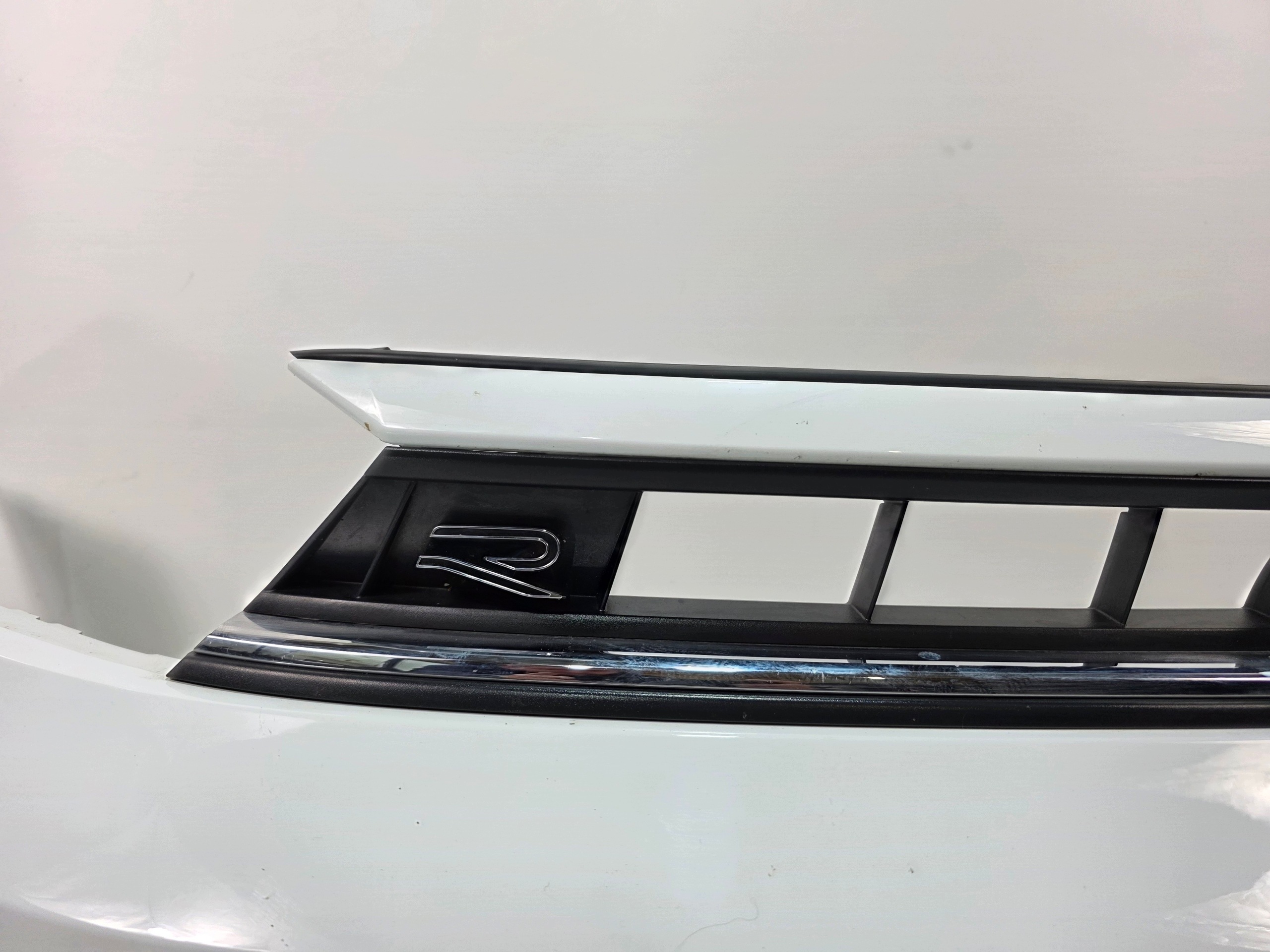 front bumper 2G0 POLO VI R-LINE LIFT LED 4XPDC LC9A PURE WHITE