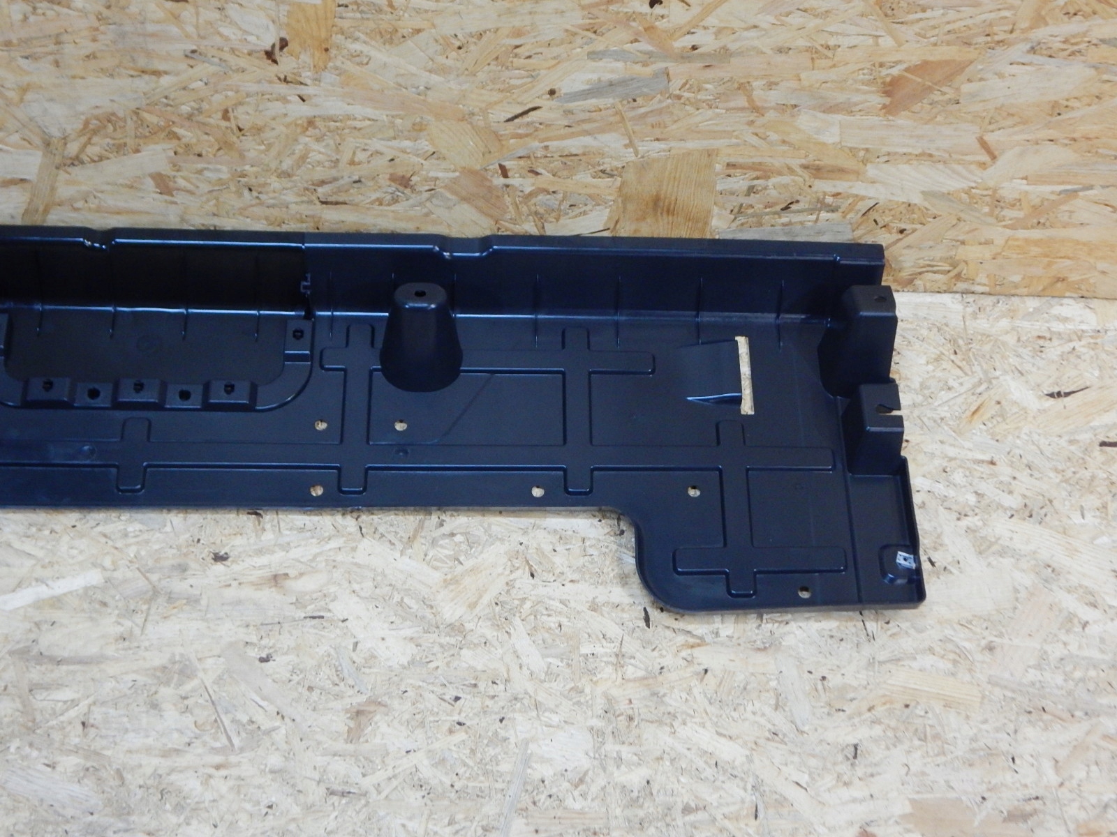 VW T6 T5 LIFT osłona płyta podwozia 7LA825101D Producent części Volkswagen OE